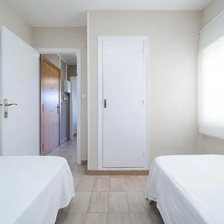 Hauzify I Punta Del Cavall Apartment